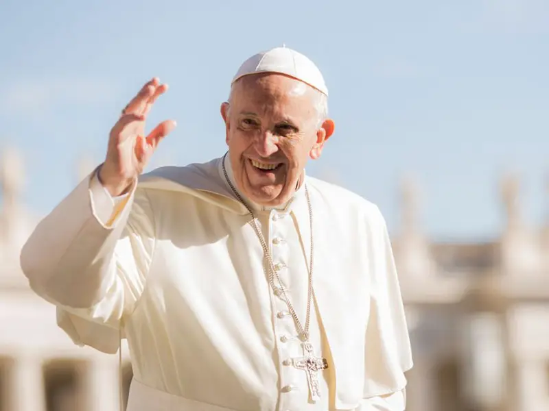 Papa Francesco: Paladino dei Migranti e dei Rifugiati